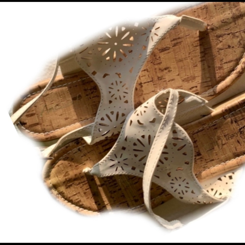 American Eagle Patent Leather Look Sandals - Picture 6 of 7